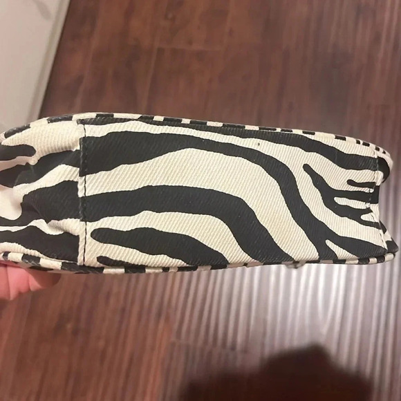Great condition zebra mini bag - Picture 6 of 10